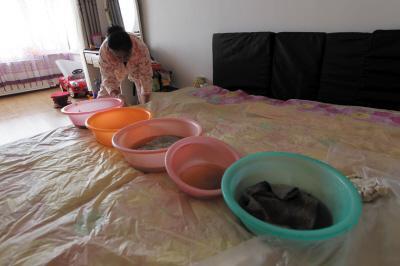 阳原楼上漏水，住户失联，小区没物管，业主维权难！律师来支招……